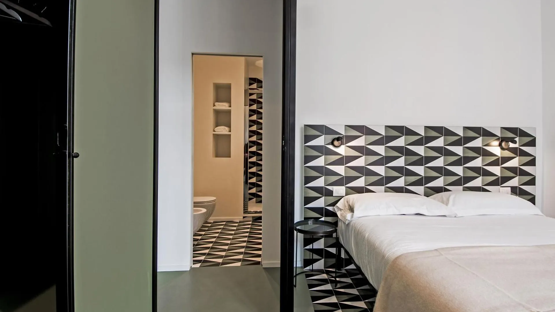 Deluxe Apartments In Via Toledo Naples