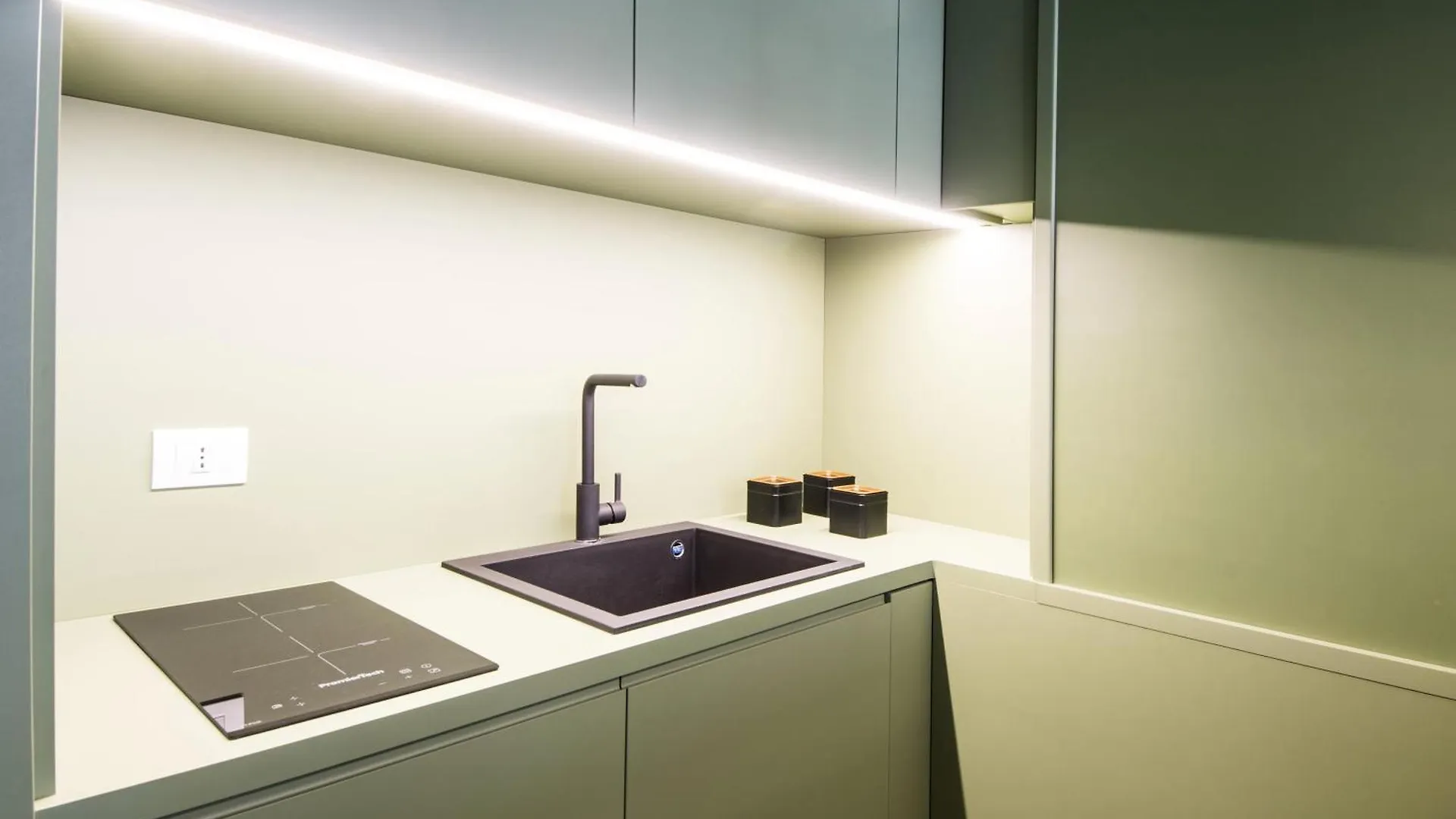Deluxe Apartments In Via Toledo Napoli 0*,  Italia