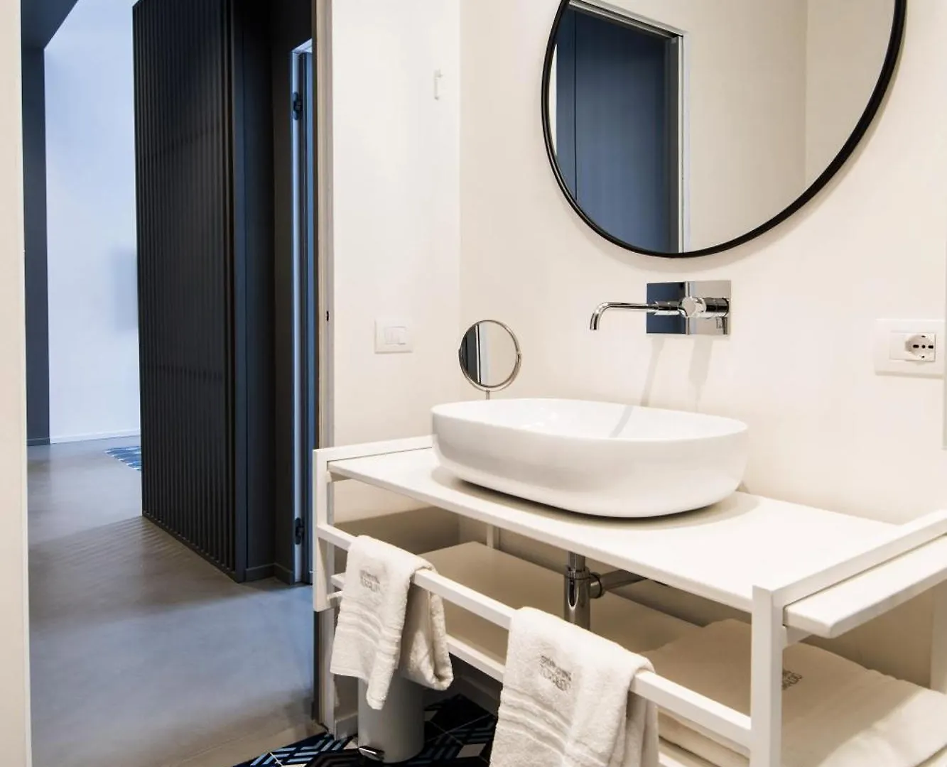 Deluxe Apartments In Via Toledo Napoli 0*,