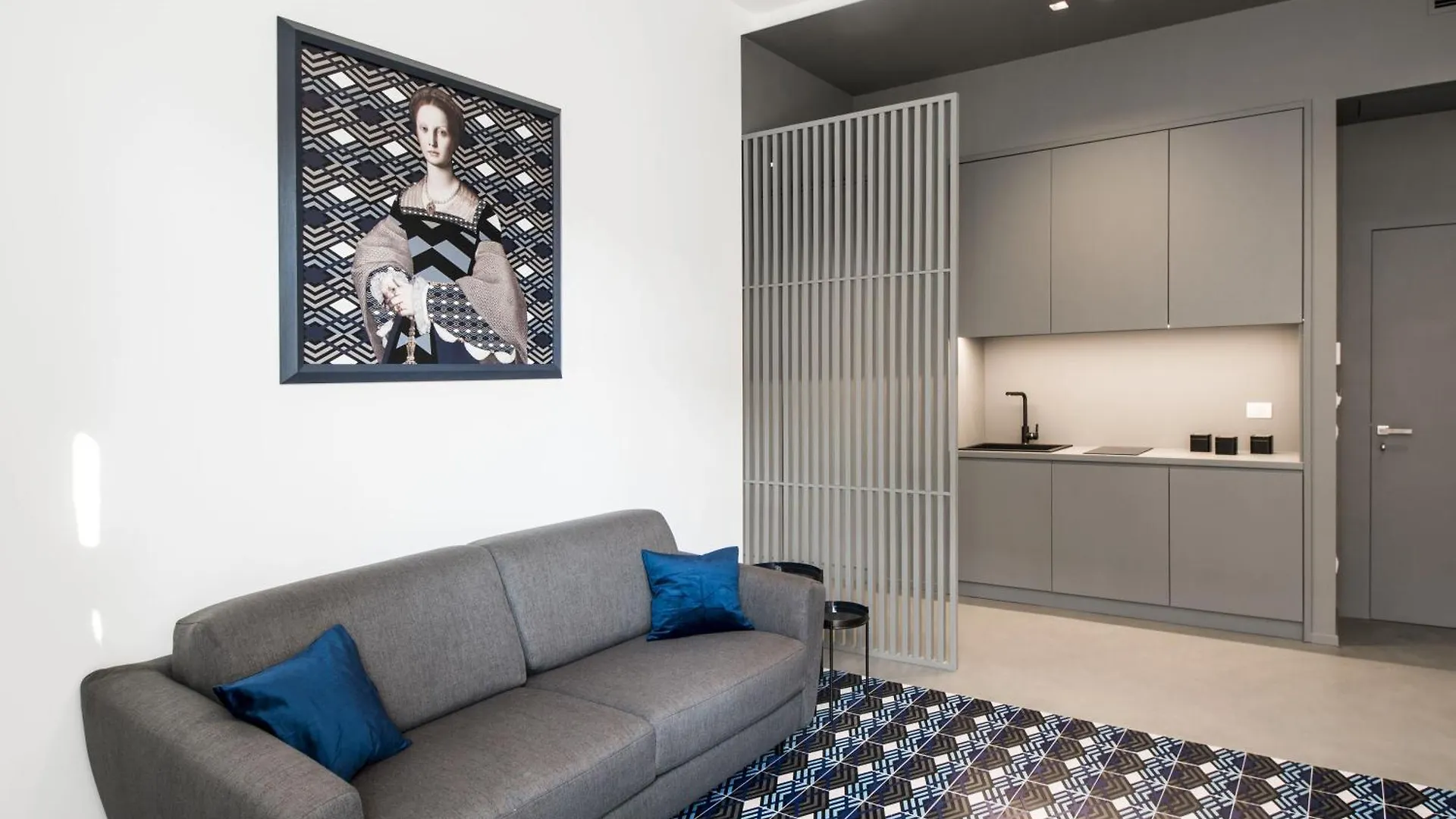 Deluxe Apartments In Via Toledo Naples