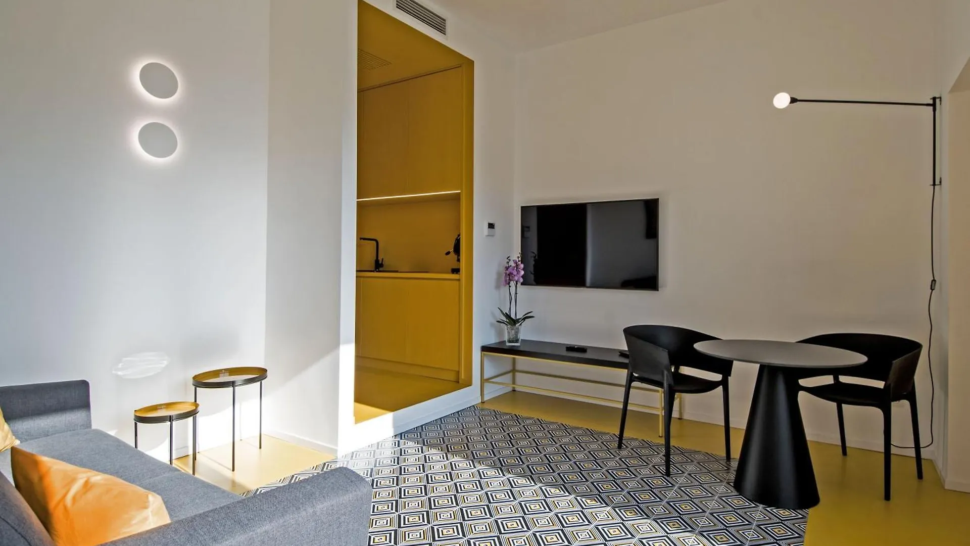 Deluxe Apartments In Via Toledo Napoli 0*,  Italia