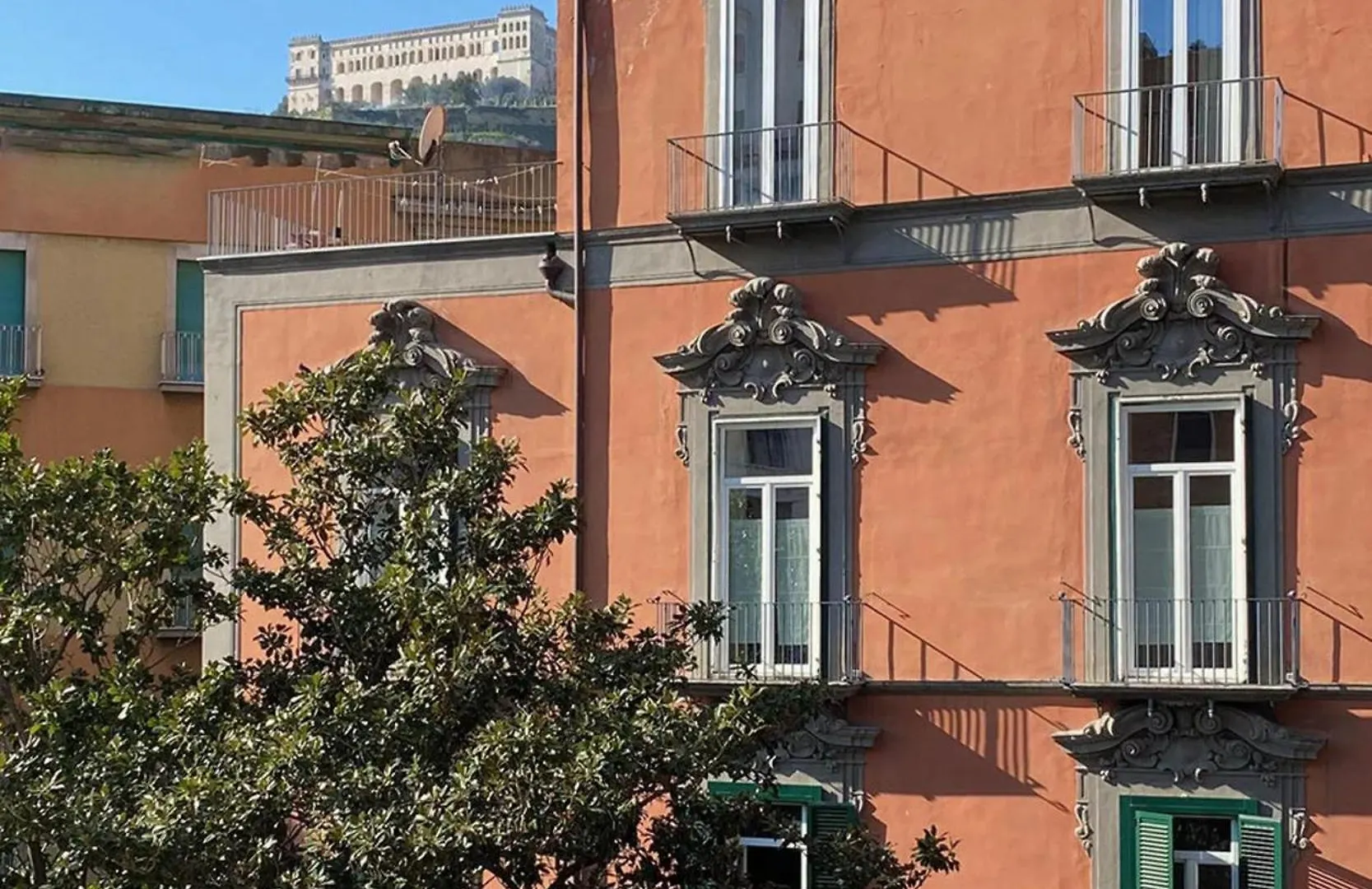 Deluxe Apartments In Via Toledo contacts